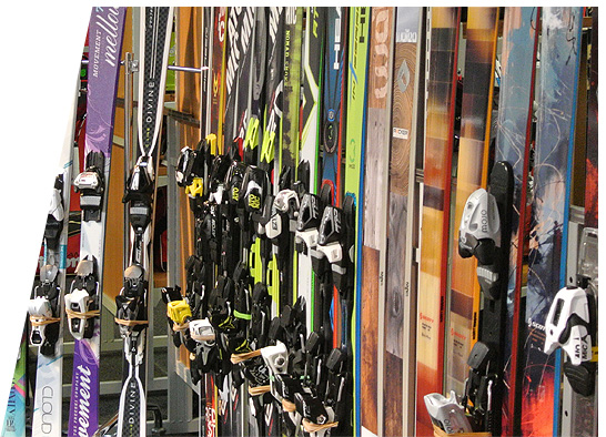 Le ski et le snowboard sont nos sports phares, que cela soit pour le Freeride, le Freestyle, le Ski de fond, le Ski de randonnée et le All mountain. vous êtes assuré de trouver l'équipement qui vous convient le mieux au niveau technique et en fonction de votre budget